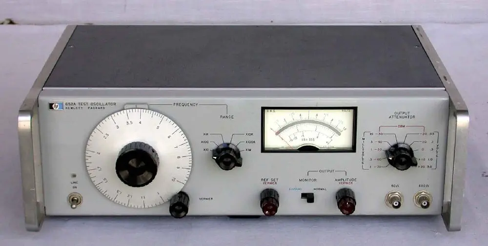 652A Agilent Oscillator Used 1
