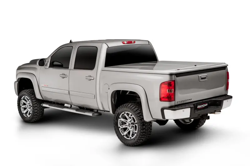 Undercover Lux Soft Tonneau Cover For 2019–2020 Chevrolet Silverado 1500 – 5.8-Foot Bed, Glory Red 2