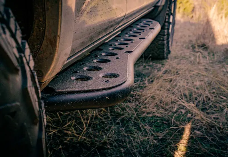 Cali Raised Rock Sliders For Toyota Tacoma (2005–2023) – Double Cab, Short Bed, Steel Construction With Kick-Out Design 1