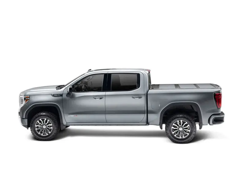 Undercover Fusion Hard Tonneau Cover In Silver Ice For 2019–2023 Chevy/Gmc Silverado & Sierra (69.6" Bed) 1